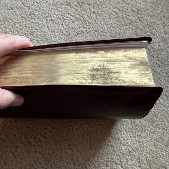 English Standard Version ESV Study Bible Tru Tone Cover Embossed Burgundy Red - Picture 5 of 12